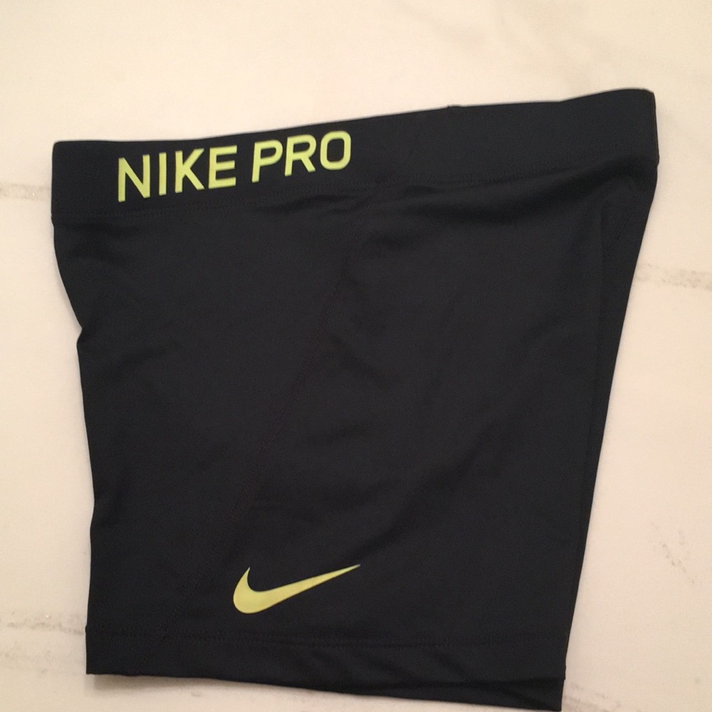 Nike PRO women’s dry fit training short
